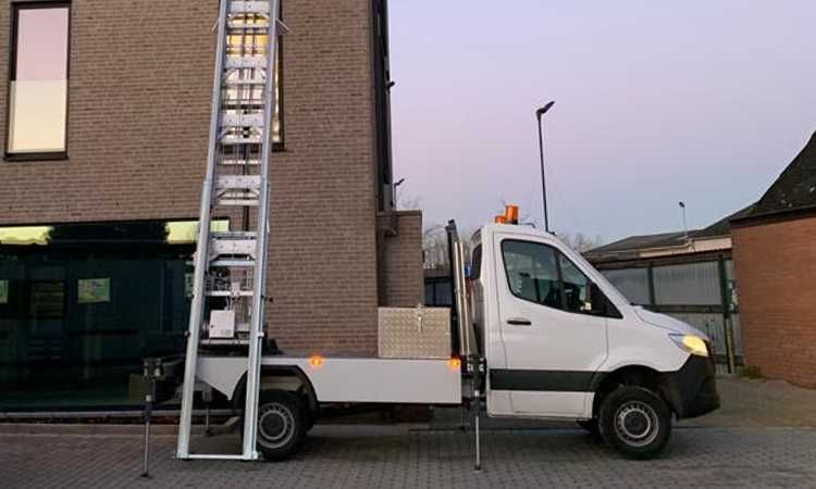 Închiriază lift exterior acum! Urcă orice material fără efort!