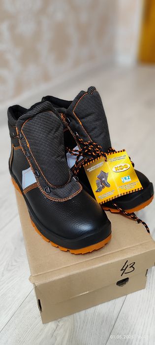 Продам спецобувь осенний новая размер 43