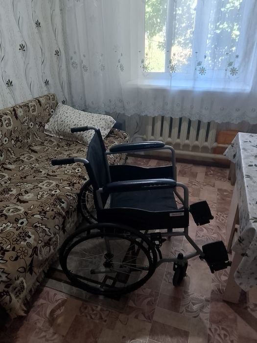 Продам инвалидную коляску