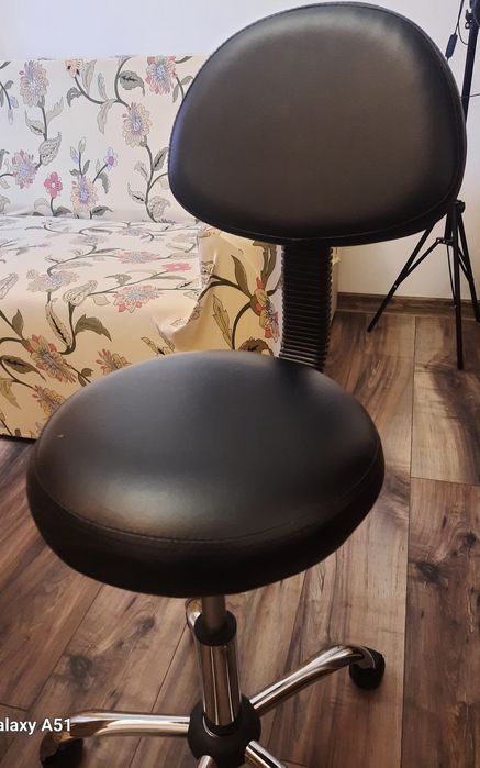 Scaun cosmetic cu spatar