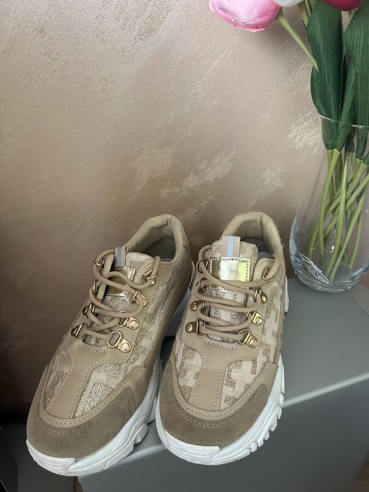 Дамски сникърси, номер 37