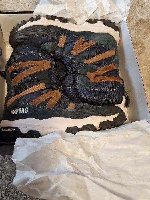 Като нови носени са 3 пъте   .PMG -апрески (ботушки ) с подметка на Mи