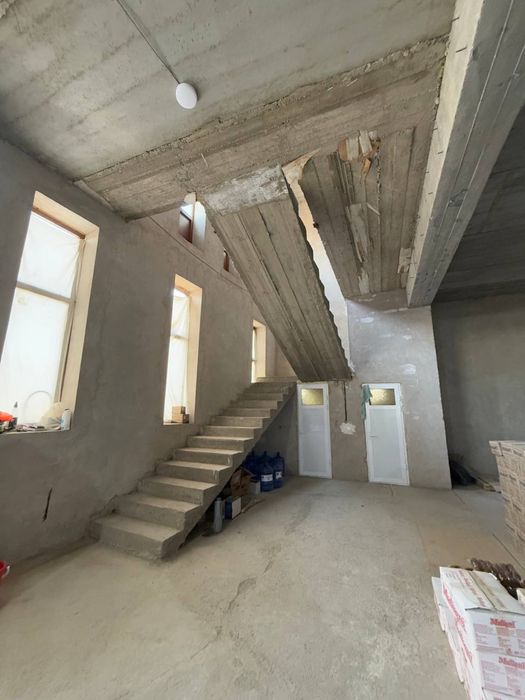 6 sotixli, 2 gavatli tayyor bino sotiladi.