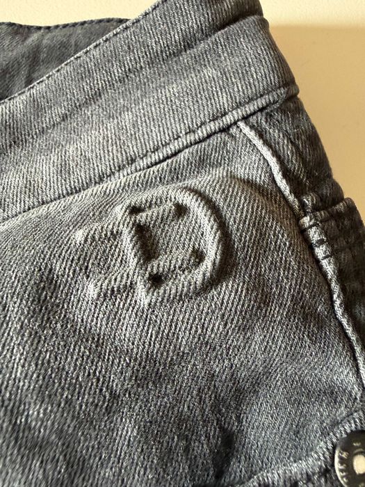 Продавам DSQ2 дънки и къси панталонки