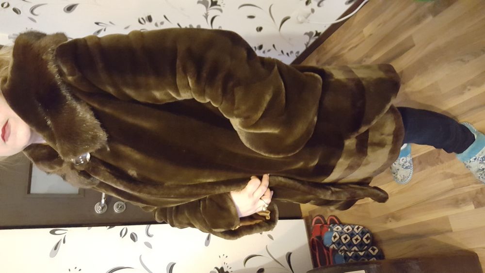 SUPER OFERT!haina de blana