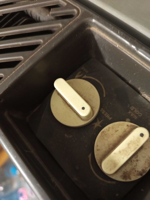 Хладилник газ, 220v 12 v.