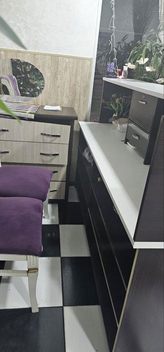 Стол стул холати яхши 7 камплект 6 та стули касса учун шкафам бор