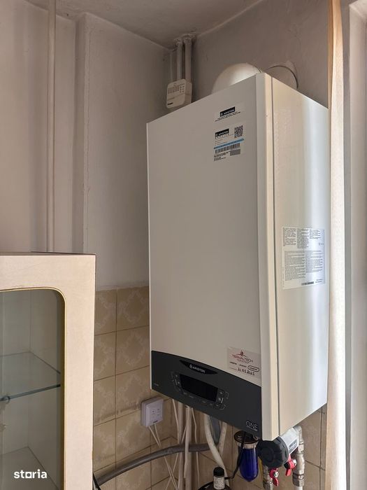 De vanzare apartament 4 camere,2 bai,2balcoane,etj1,zona ultracentrala
