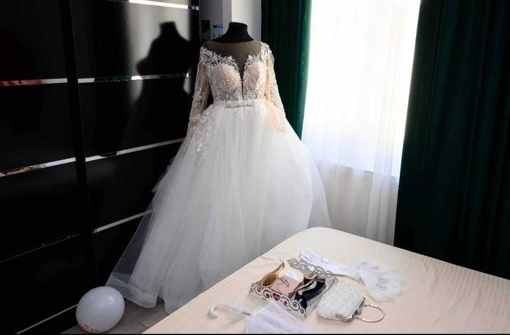 2 Rochii de mireasa in 1 ( cu trena detașabilă)+ voal+diadema 920 lei