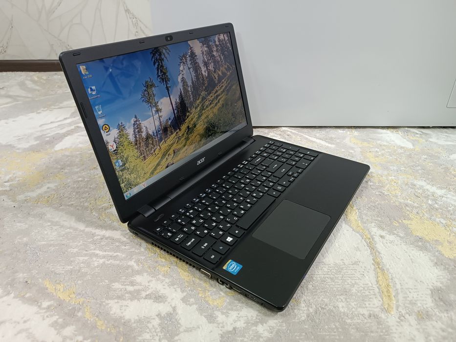 Ноутбук Acer + Сумка и зарядное устройство.