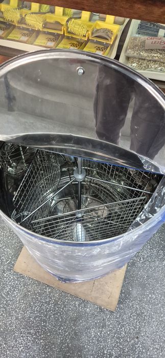 Centrifuga pentru extras miere