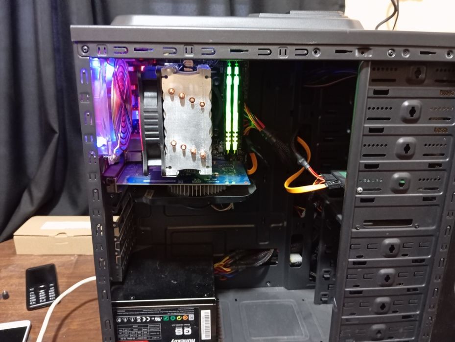 Kompyuter sotiladi i7 9700k