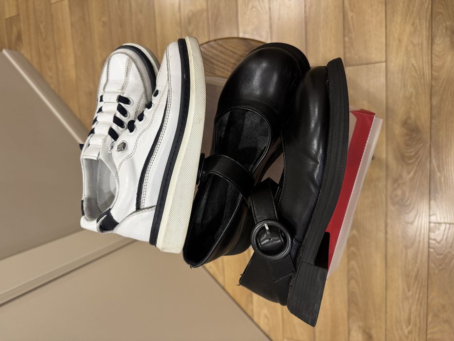 Продам детскую обувь