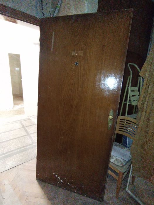 Дървена входна врата с патрон