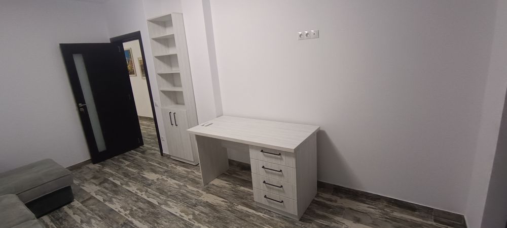 Dau în chirie apartament cu două camere