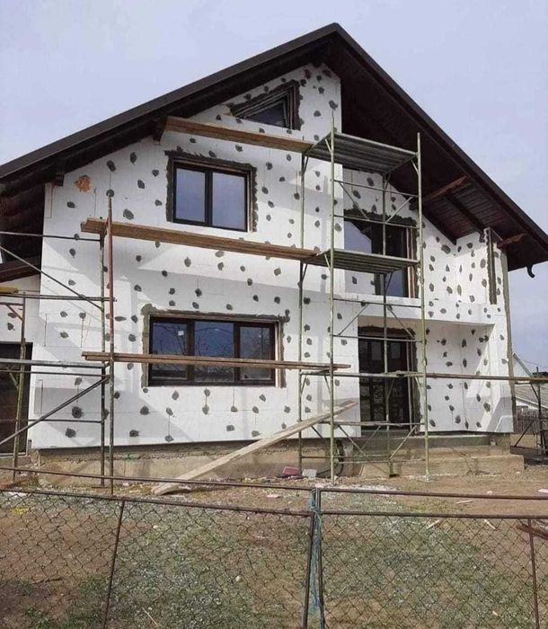 Case pe structura metalica