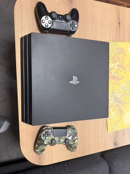 Плейстейшън 4 про PS4 PRO