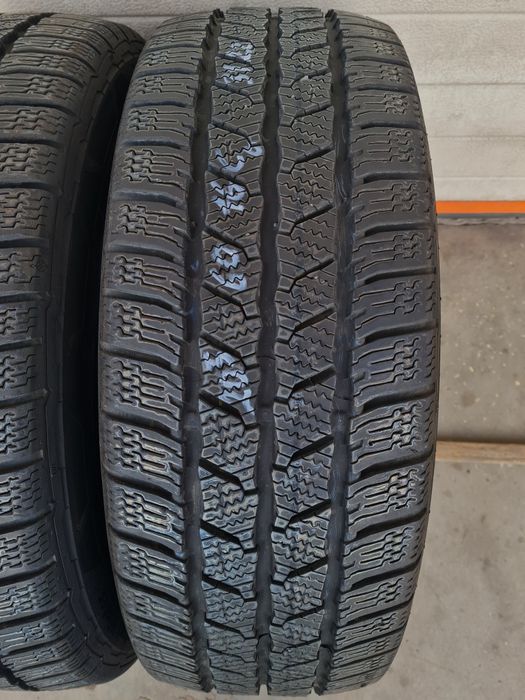 Зимни гуми 2 броя за Бус CONTINENTAL VanContactWinter 205 60 R16С дот 3122