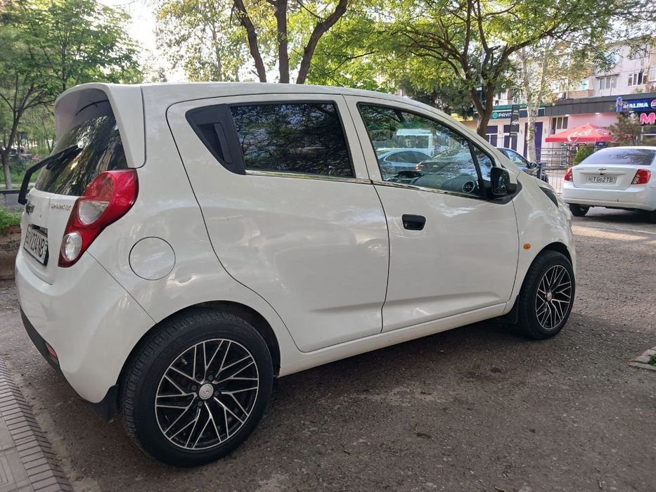 Moshina sotiladi