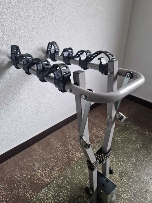 Suport Peruzzo 4 biciclete cu  prindere pe  carlig