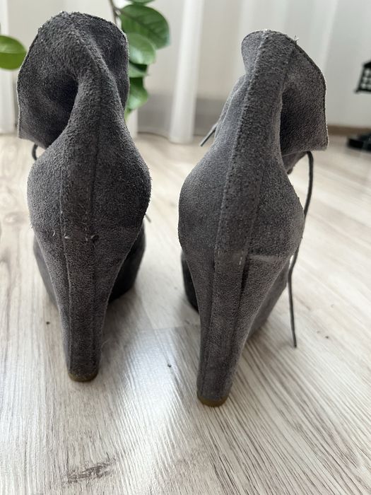 Botine piele intoarsa