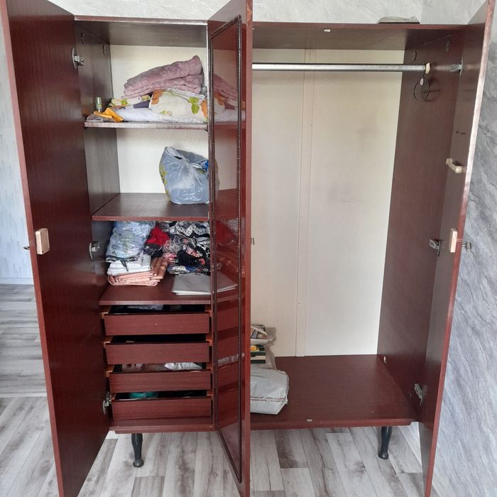 Продам трёхдверный шкаф