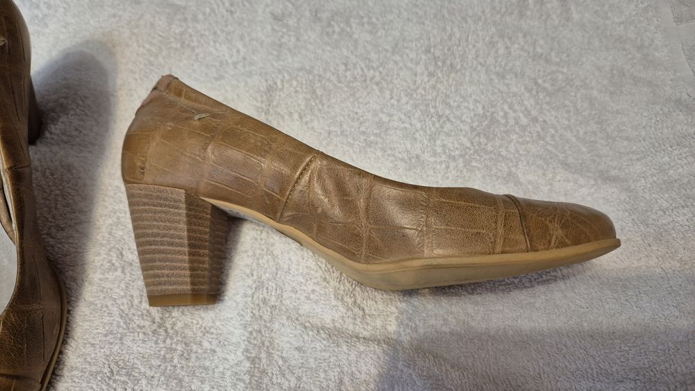 Vand pantofi noi piele naturala