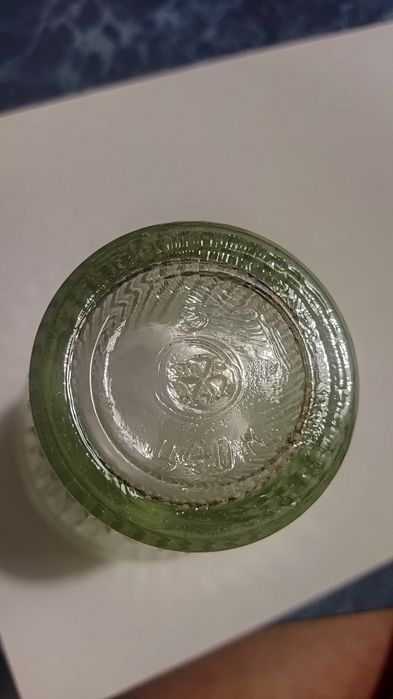 Две  вазы из стекла.