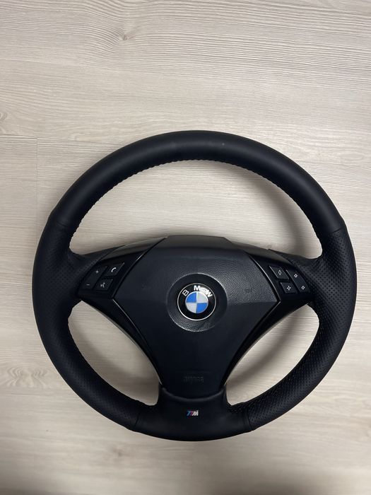 Volan BMW E60 retapițat recent