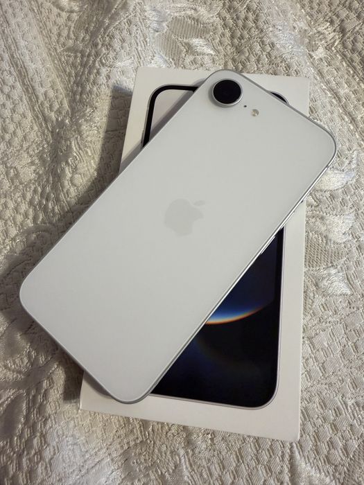 iPhone 16e white 128GB