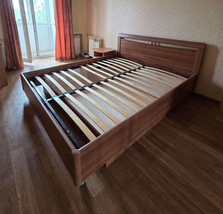 Кровать  широкая