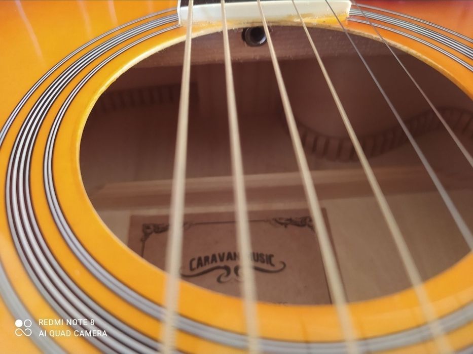 Акустическая гитара Caravan music
