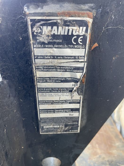 Furci Manitou, incarcator frontal