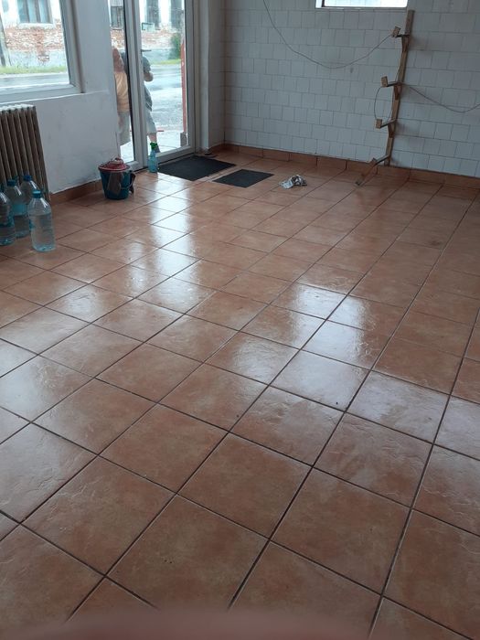 Închiriez spațiu comercial