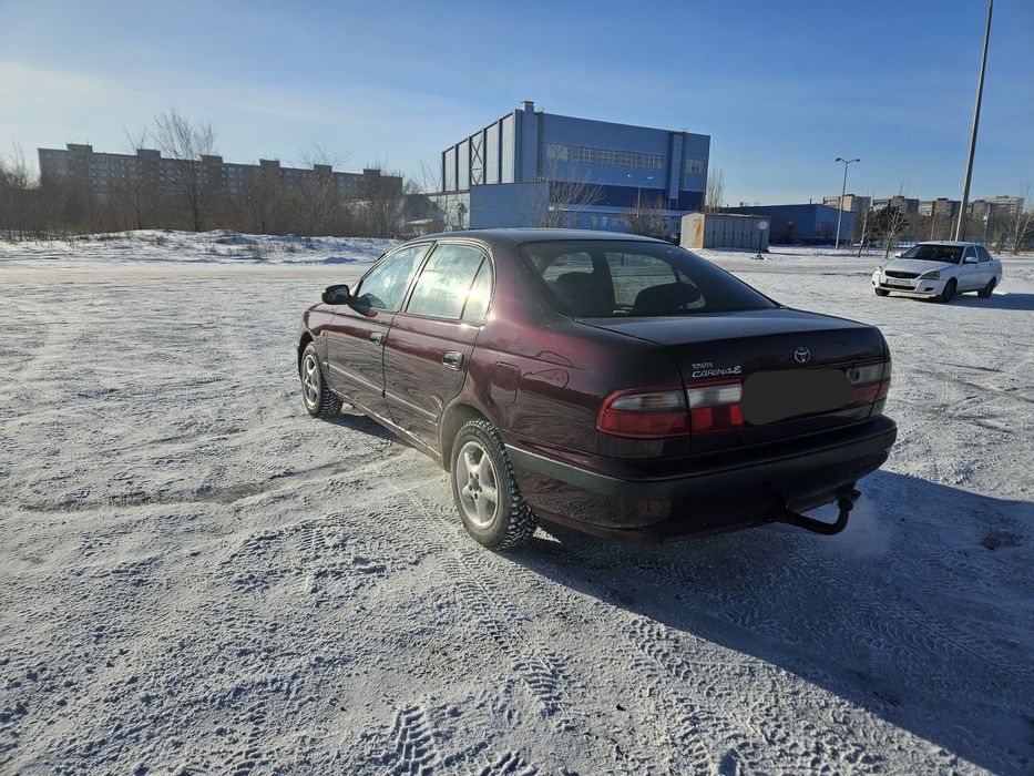 Продам таёту карина е