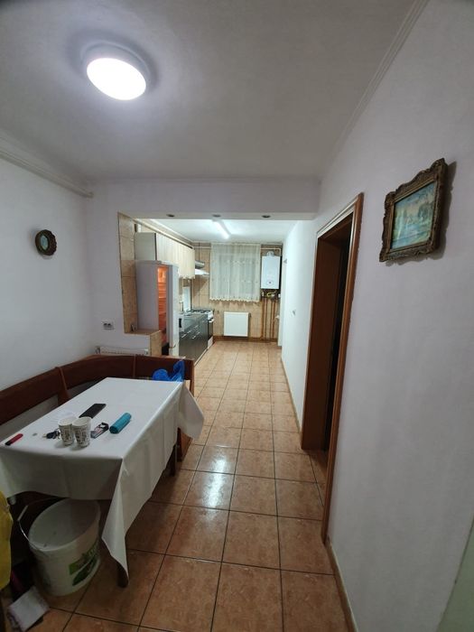 Inchiriez apartament 3 camere