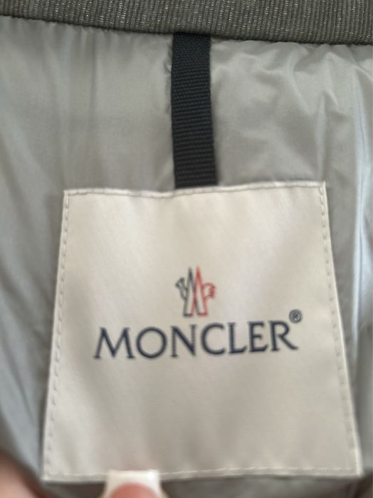 Geaca Moncler originală