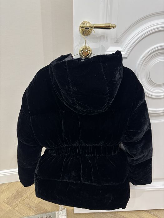 Продам куртку для девочек