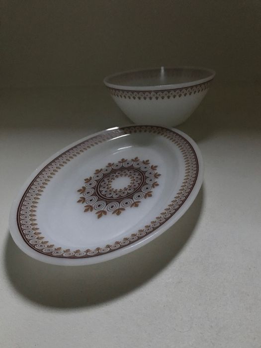 Platou tort. Tava prajituri. Platou portelan. Castron supa / salata.