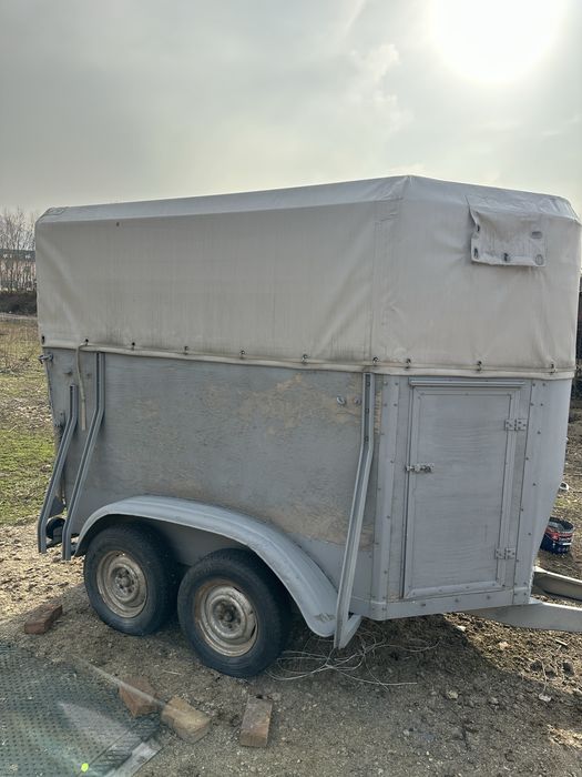 Прицеп-коневозка