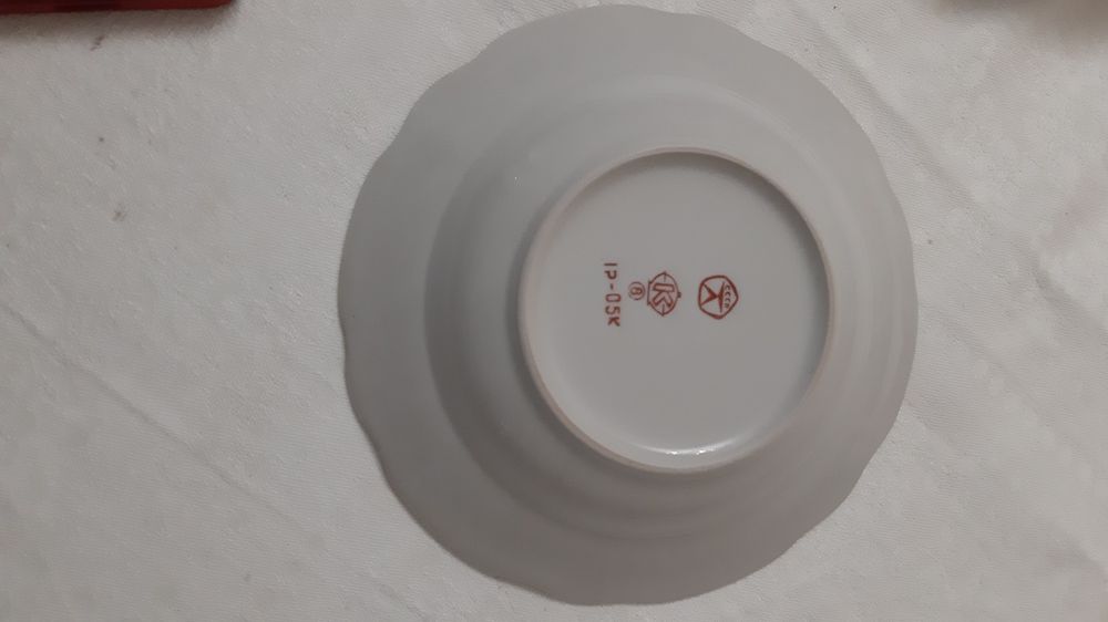 Тарелки. Каждая 1000 тг