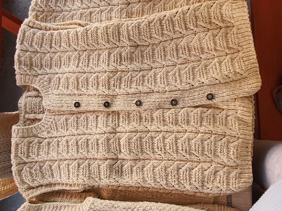 Ръчно платени вълнени елеци