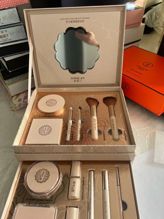 Подарочные наборы разные