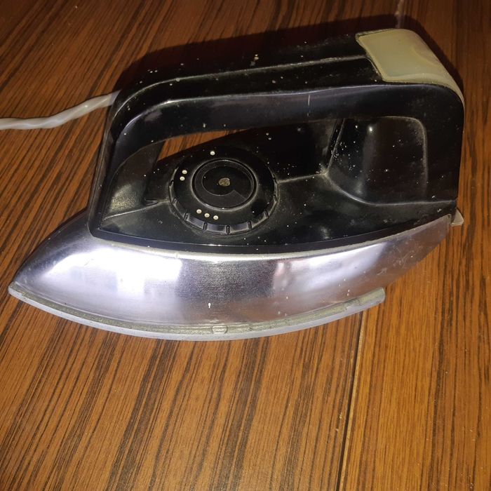 Стара работеща ютия