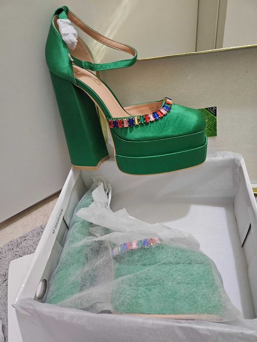 Нови сандали на ток и платформа 38 номер