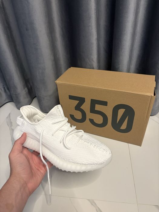 adidasi yeezy 350 v2