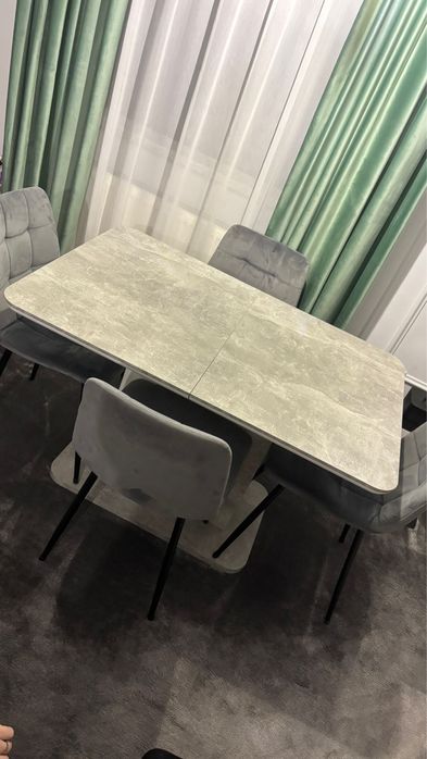 Masa living cu 4 scaune