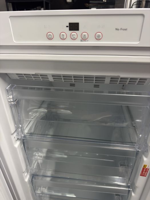 Congelator vertical Privileg PFVN246W