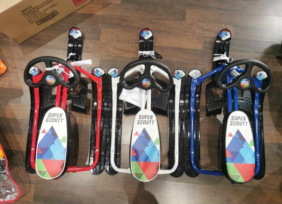 Зимна шейна с предни и задни ски