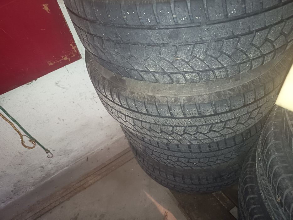 Продавам гуми зимни